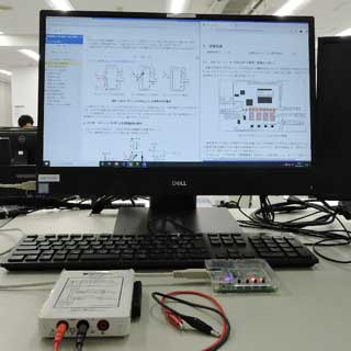 図2: 学生実験のWeb教材と実験機材