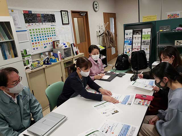 産業デザイン学科学生制作　東北電子産業株式会社製品 カタログ表紙デザイン