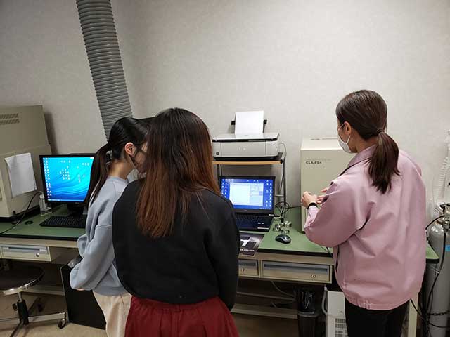 産業デザイン学科学生制作 東北電子産業株式会社製品 カタログ表紙デザイン