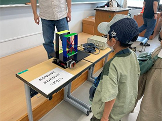 建物模型の振動実験